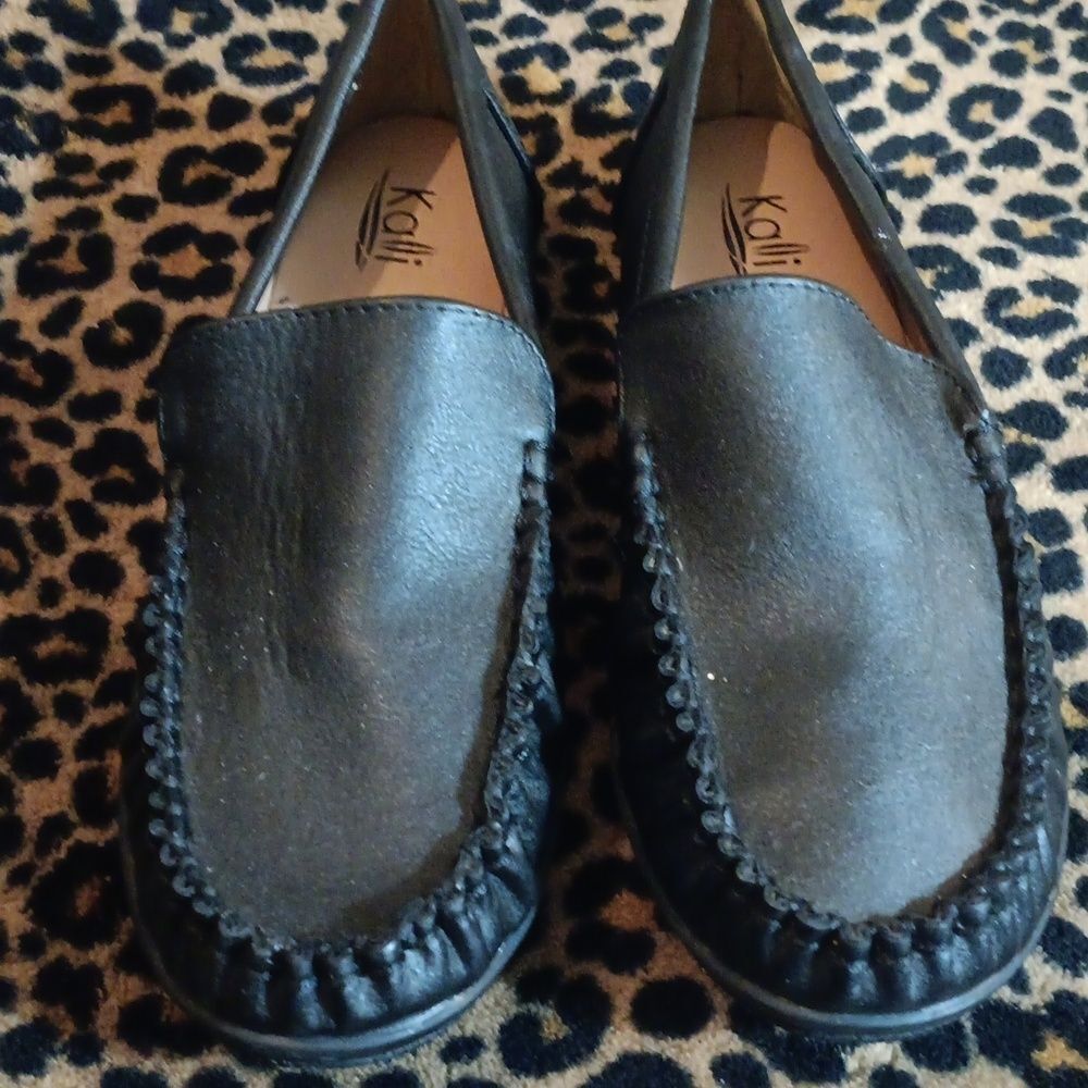 🤠NWOT Kalli Black Leather Loafers Non Slip Size 7